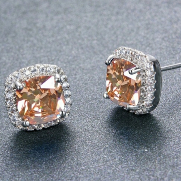 Jewelry - 🔥HOST PICK🔥Champagne Topaz Studs